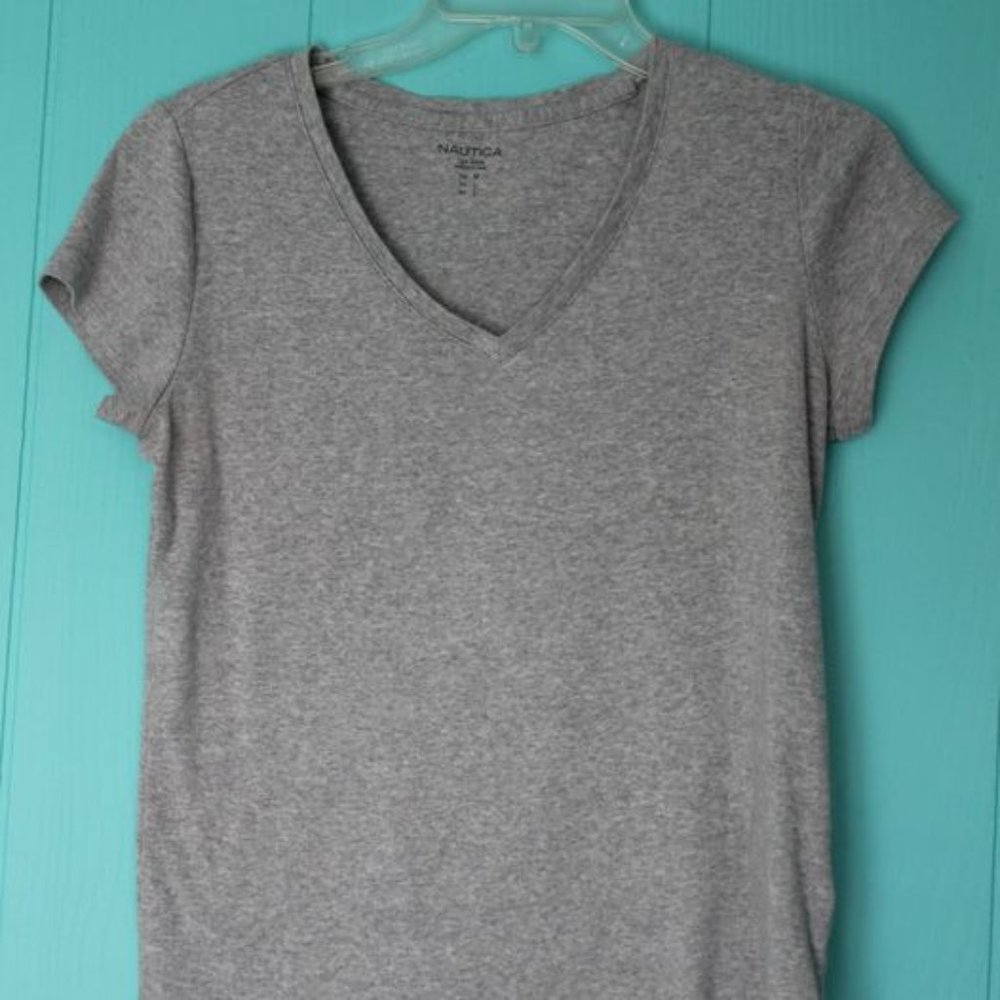 Nautica Ladies Basic Gray Tee Shirt Short Sleeves V Neck Size Medium